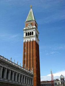 venedik.san marko meydanı. saat kulesi.1