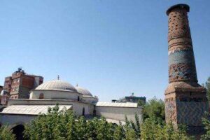 siirt.ulu cami minaresi. bunuda koy.1