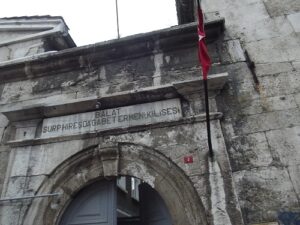 balat-kutsal-bas-melekler-kilisesi-1