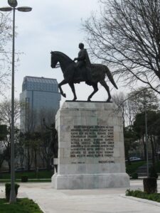 taşlık.ismet inönü heykeli.1